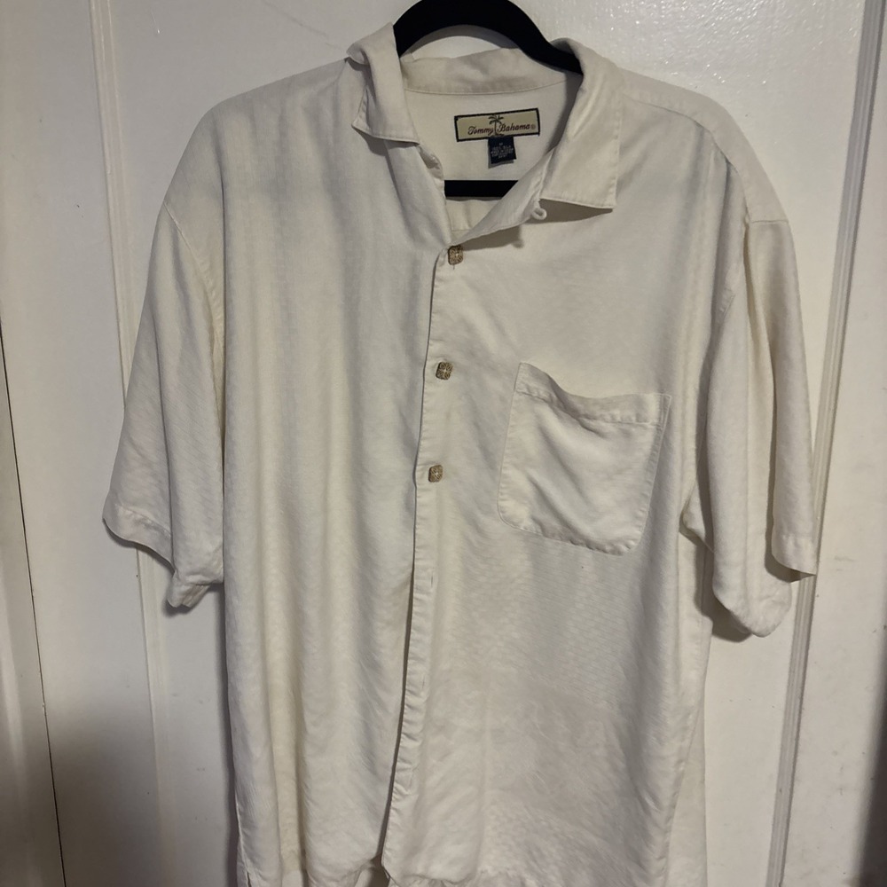 Tommy Bahama Ivory 100% Silk Hawaiian Shirt Men's Size Medium Wooden Buttons